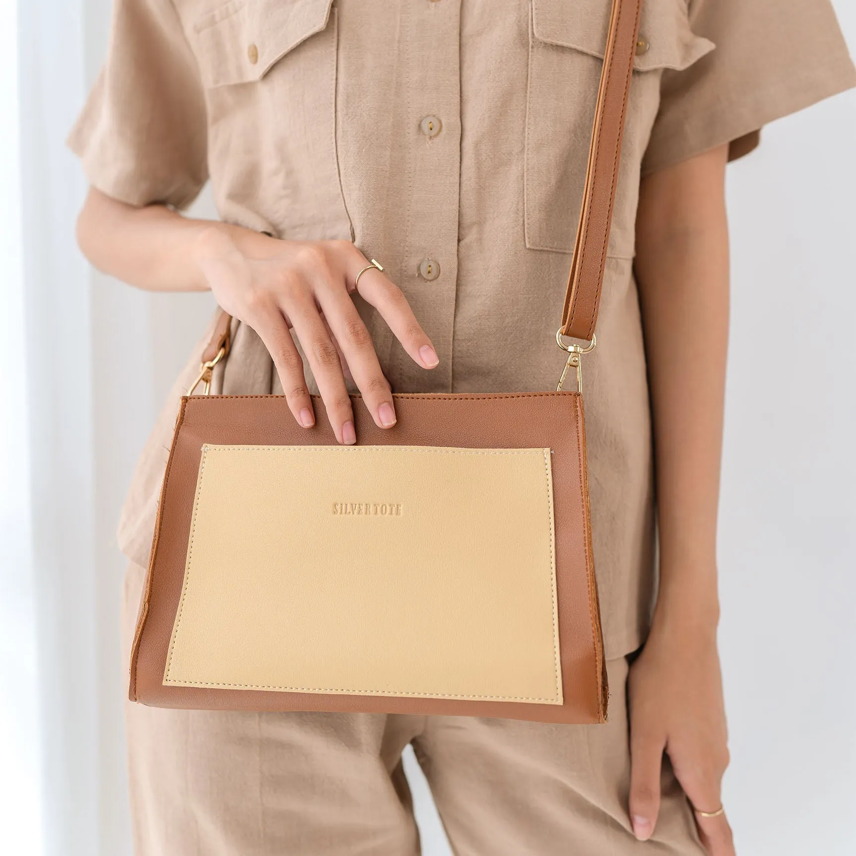 Tas Selempang Wanita Silvertote Jess CB Taupe